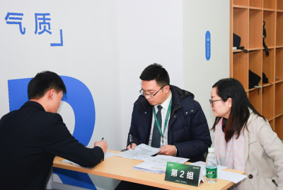 30多位记者南京一线体验:房产经纪人学习日常化,对职业未来期许高